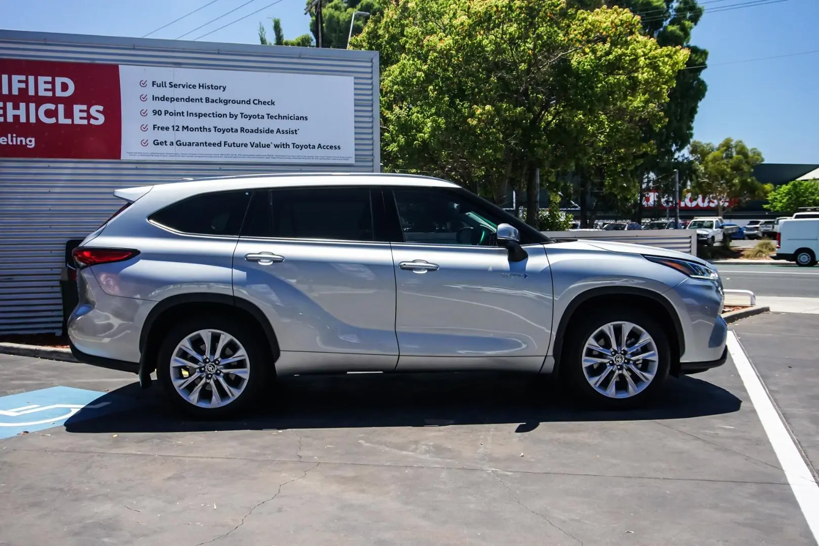 2021 Toyota Kluger Gallery Image 3