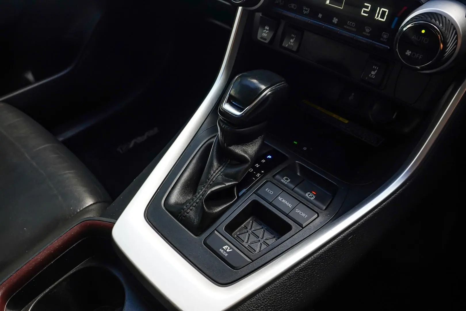 2019 Toyota RAV4 Gallery Image 18