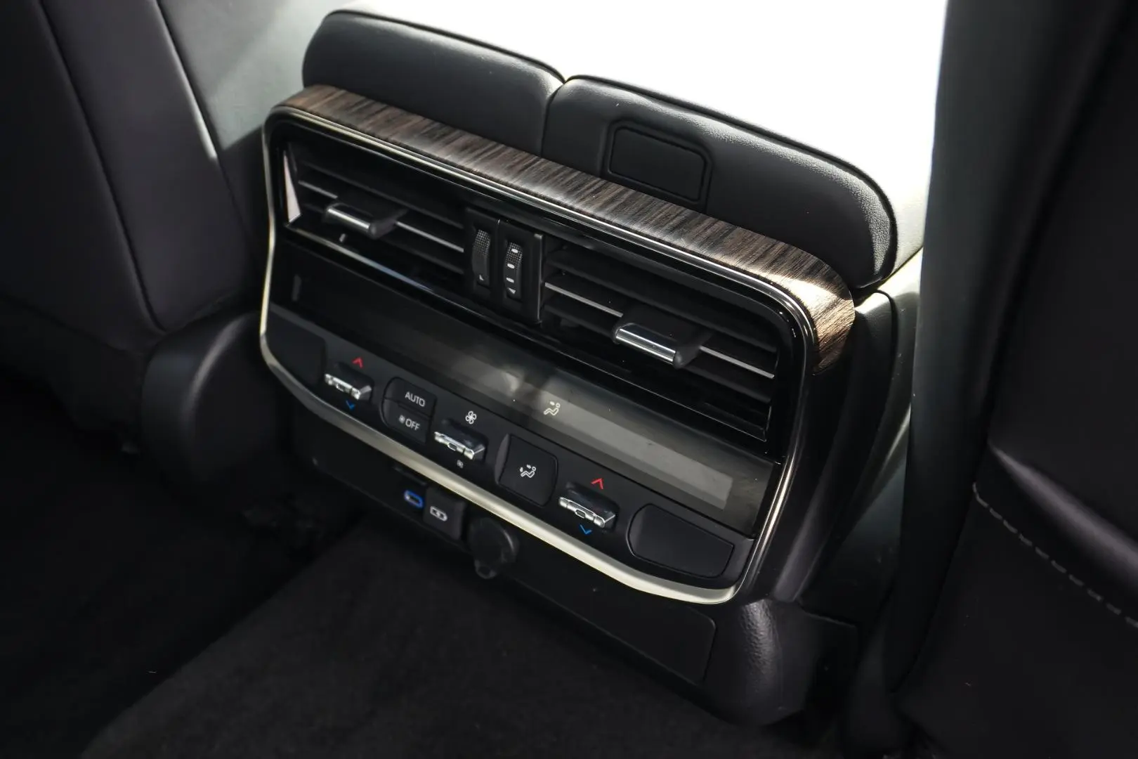 2023 Toyota Landcruiser Gallery Image 9