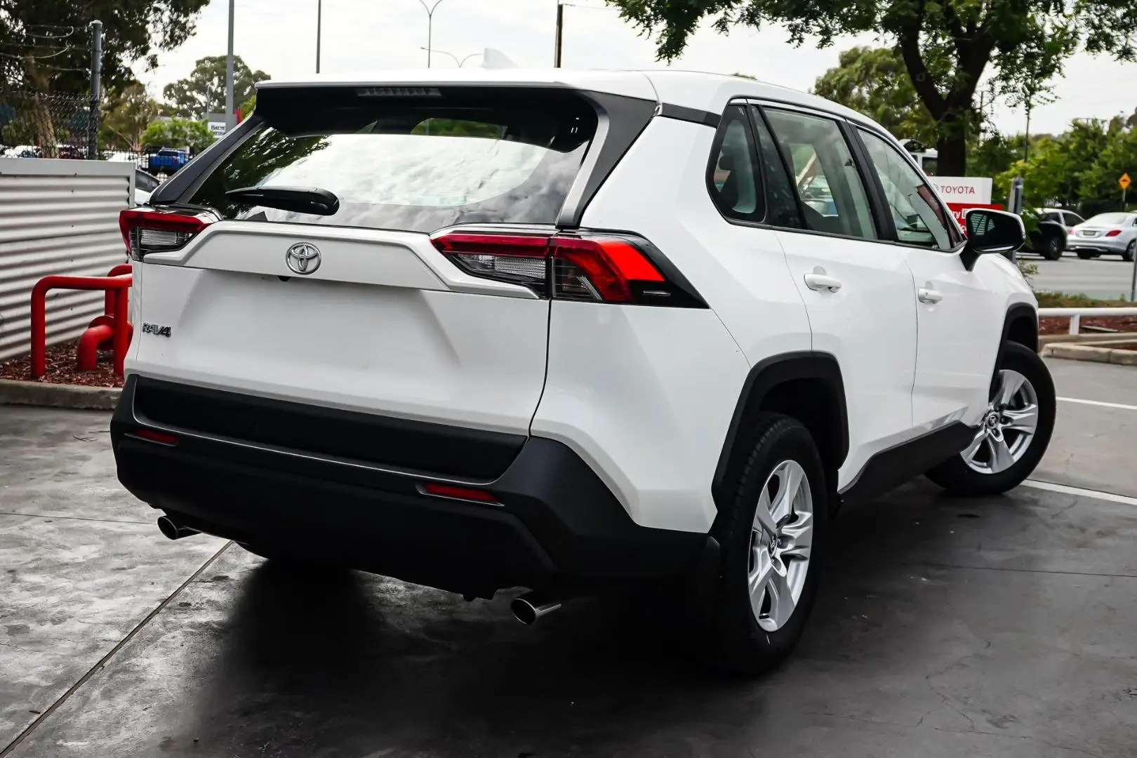 2019 Toyota RAV4 Gallery Image 3