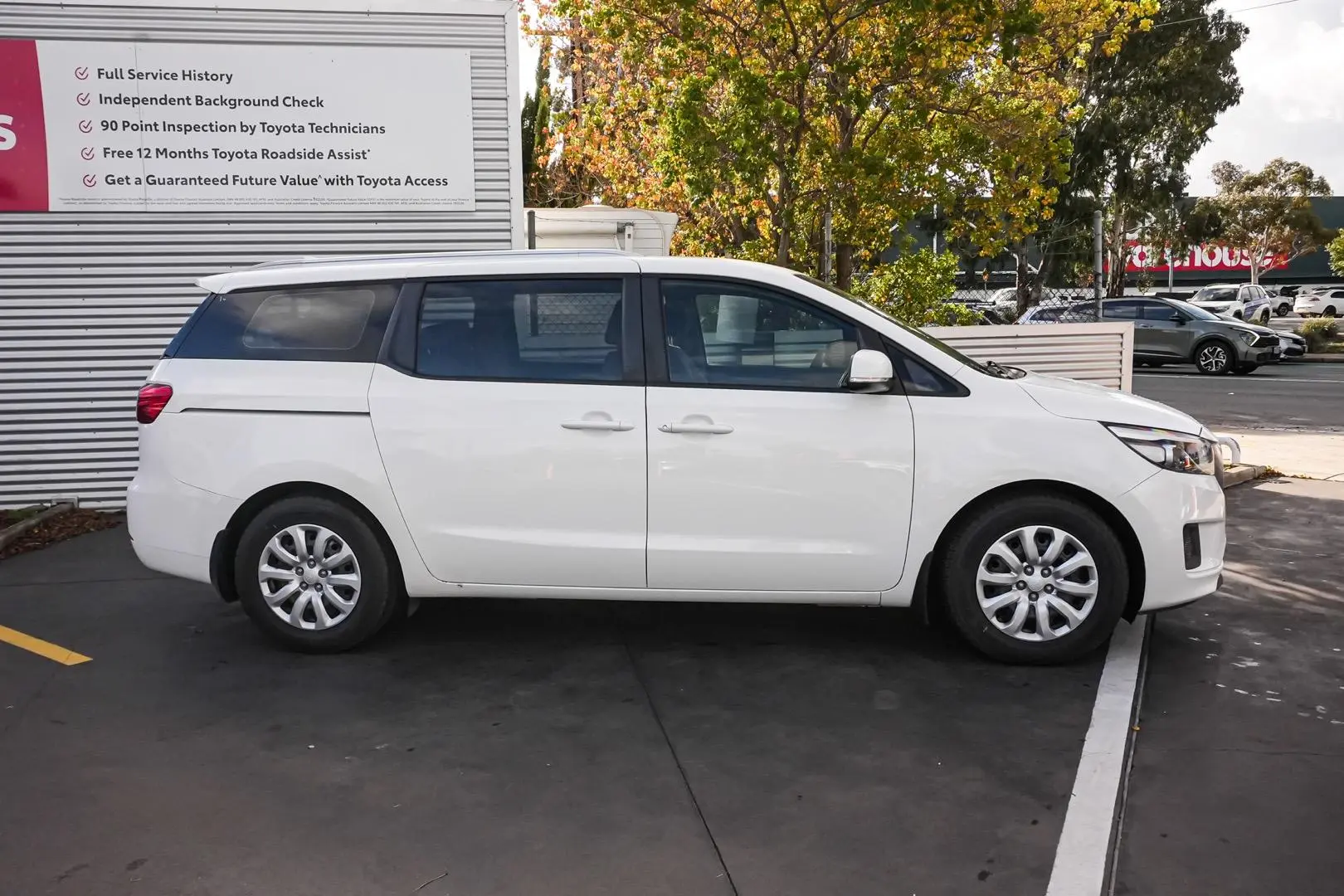 2018 Kia Carnival Gallery Image 4
