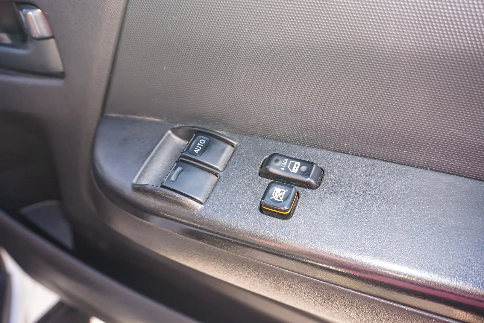 2016 Toyota Hiace Gallery Image 15