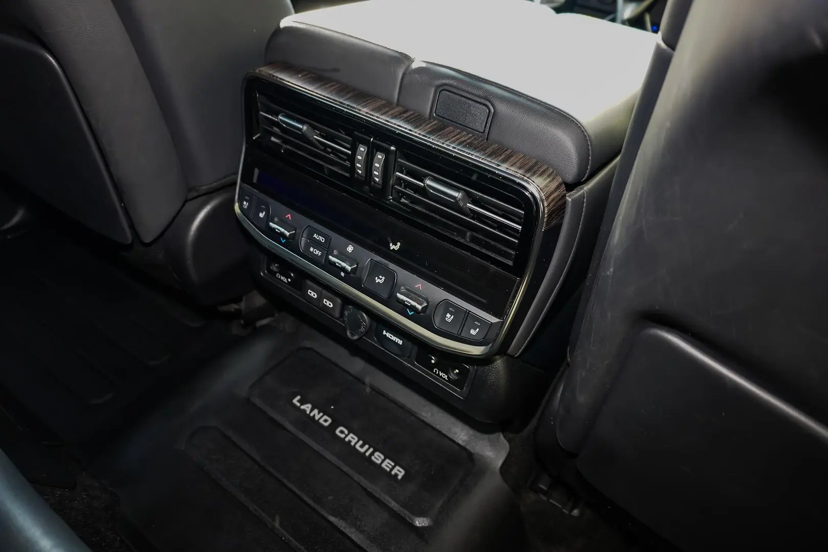 2022 Toyota Landcruiser Gallery Image 9