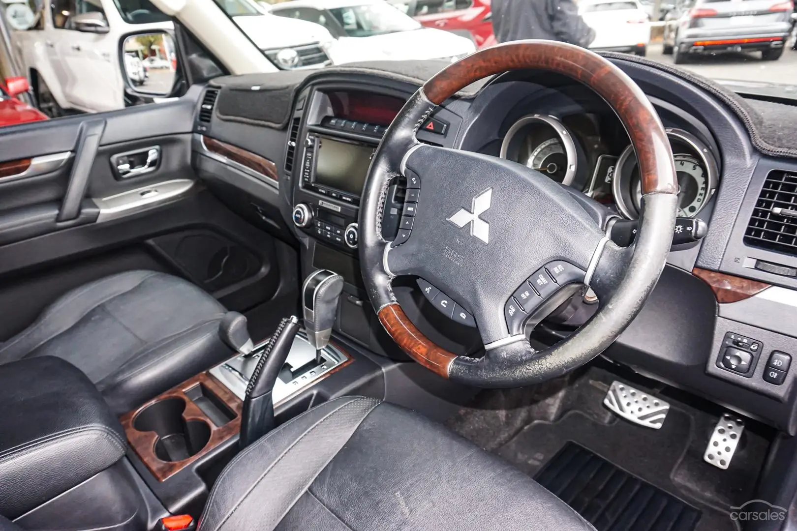 2014 Mitsubishi Pajero Image 7