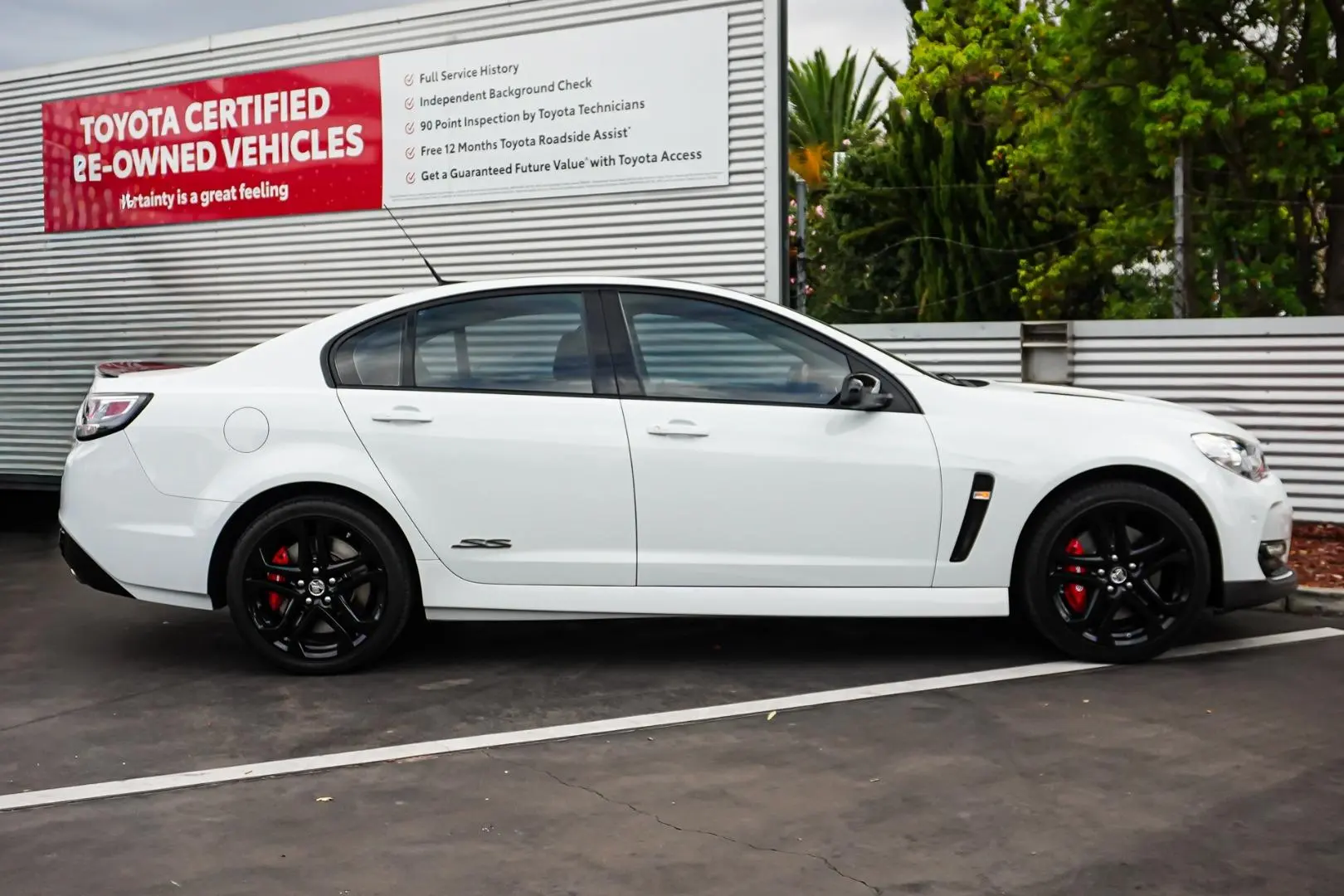 2017 Holden Commodore Gallery Image 4
