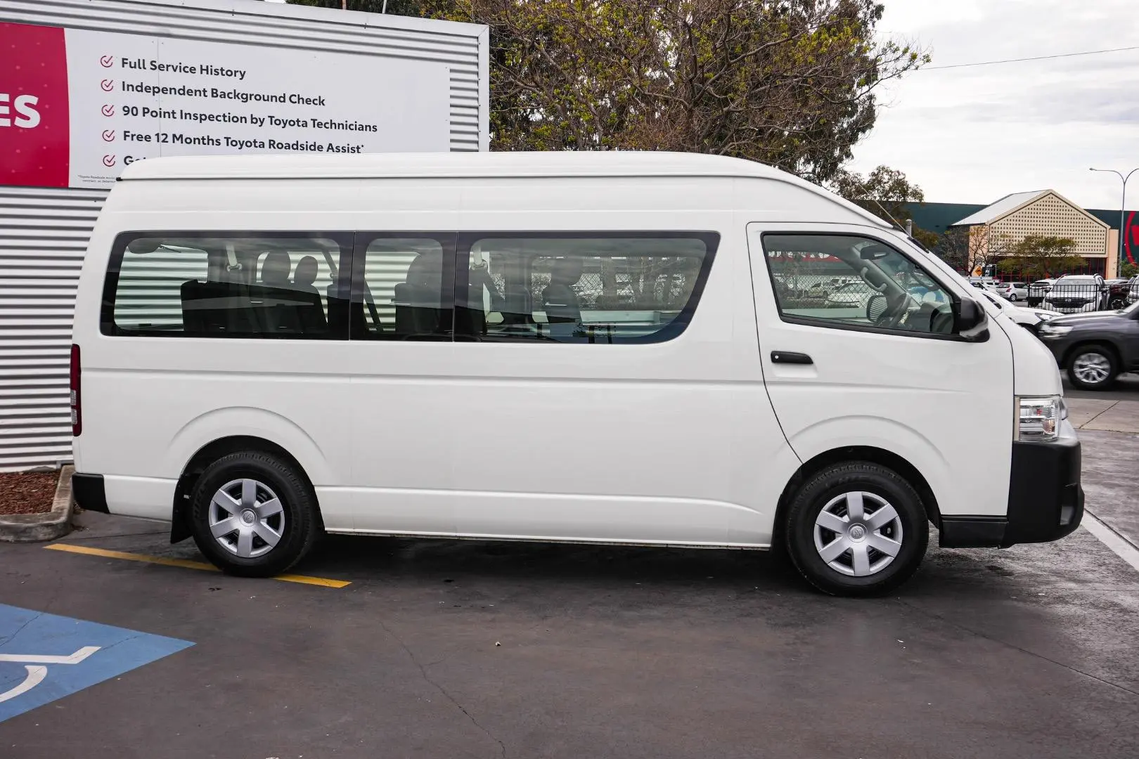 2017 Toyota Hiace Gallery Image 4