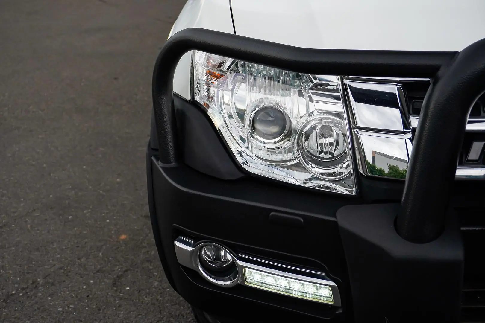 2015 Mitsubishi Pajero Gallery Image 13