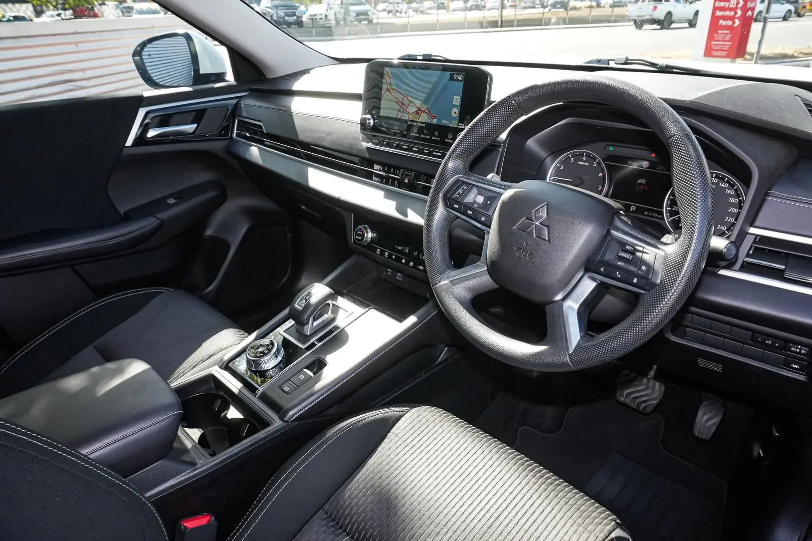 2022 Mitsubishi Outlander Gallery Image 15