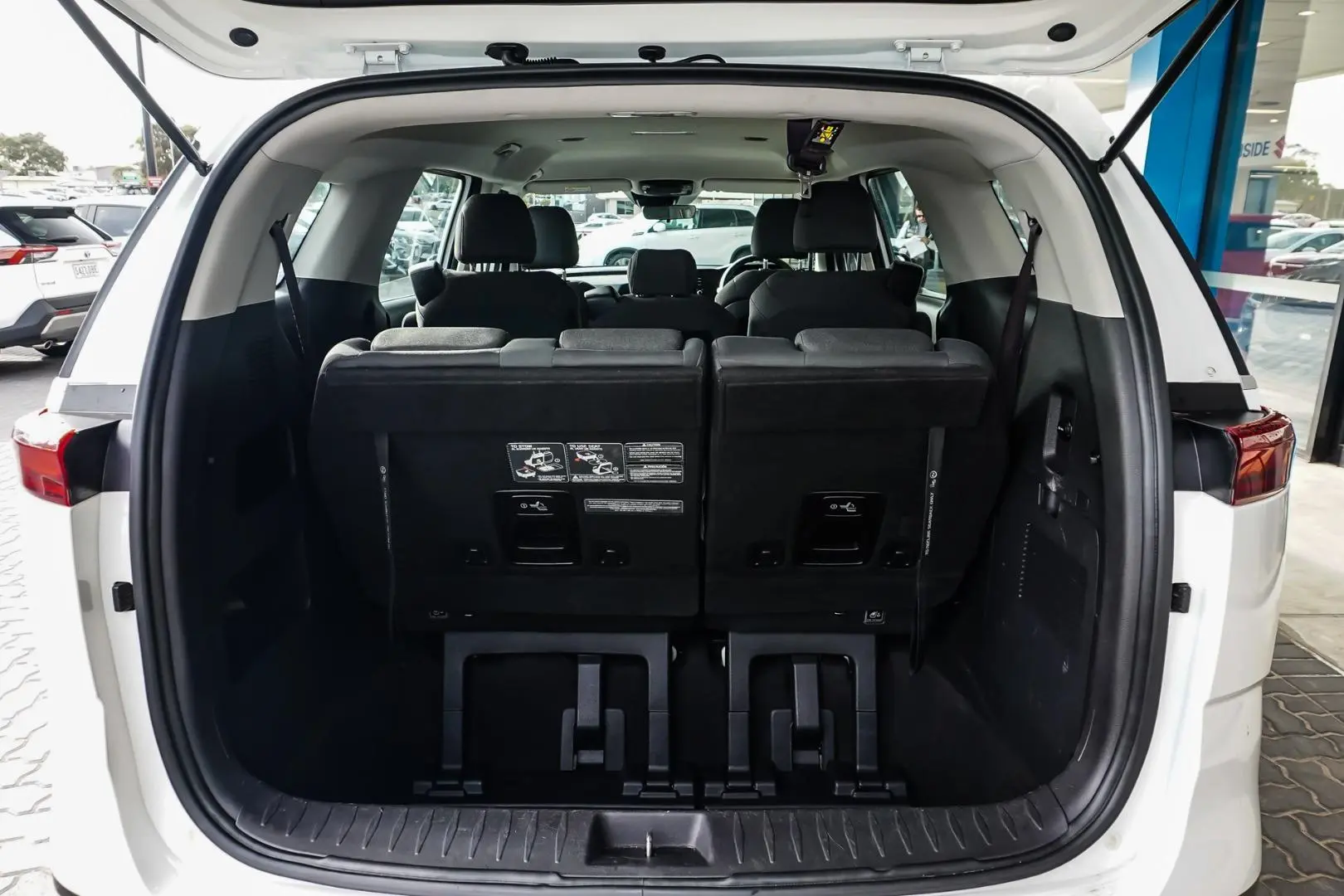 2022 Kia Carnival Gallery Image 10