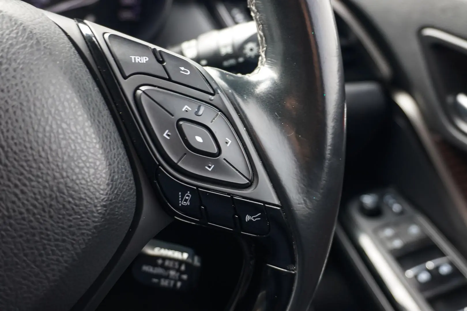 2018 Toyota C-HR Gallery Image 19