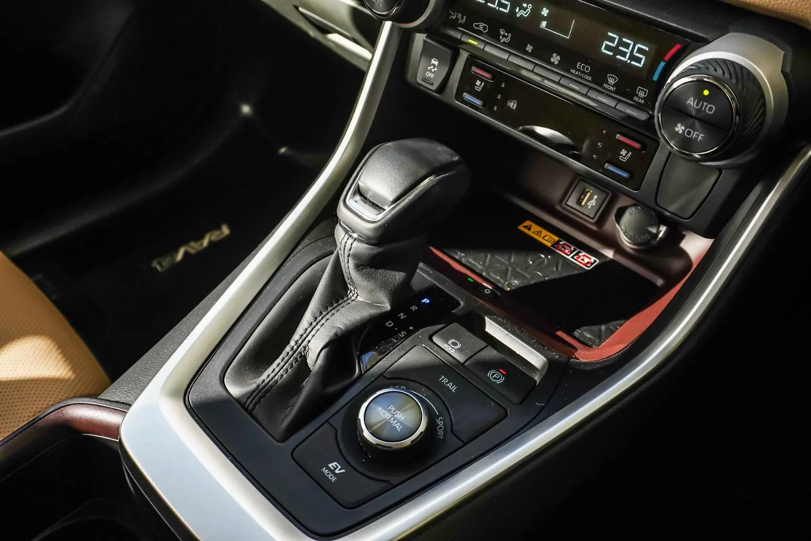 2024 Toyota RAV4 Gallery Image 18