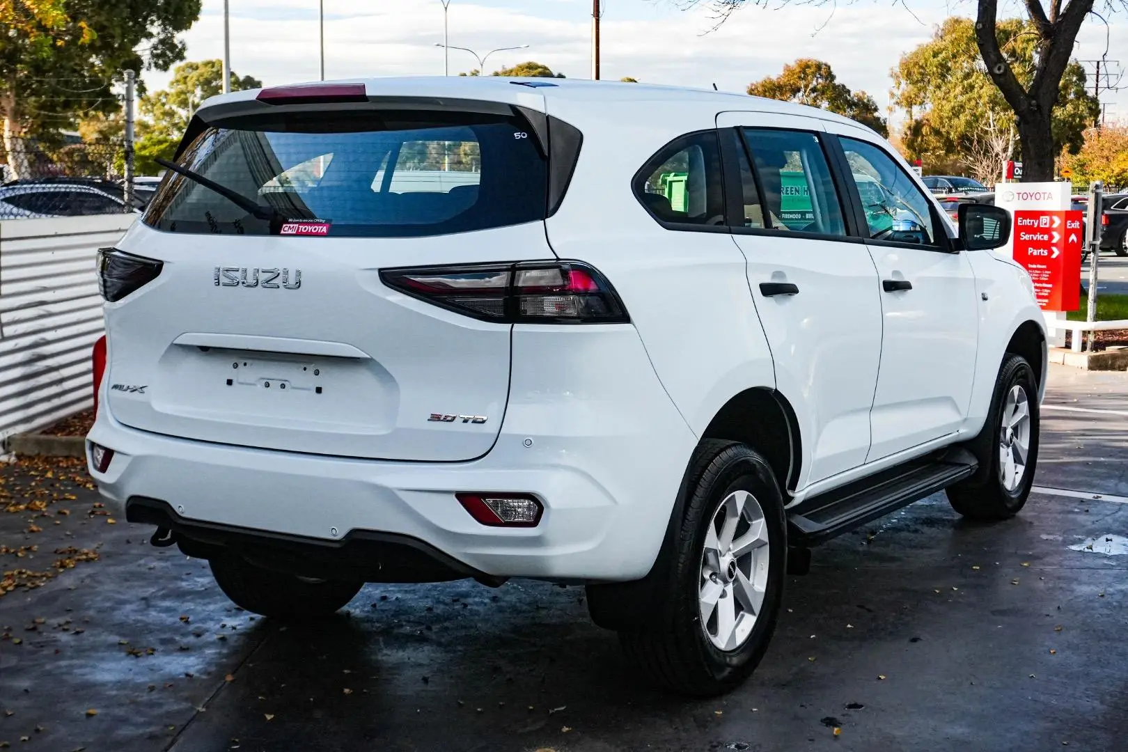 2023 Isuzu MU-X Gallery Image 3