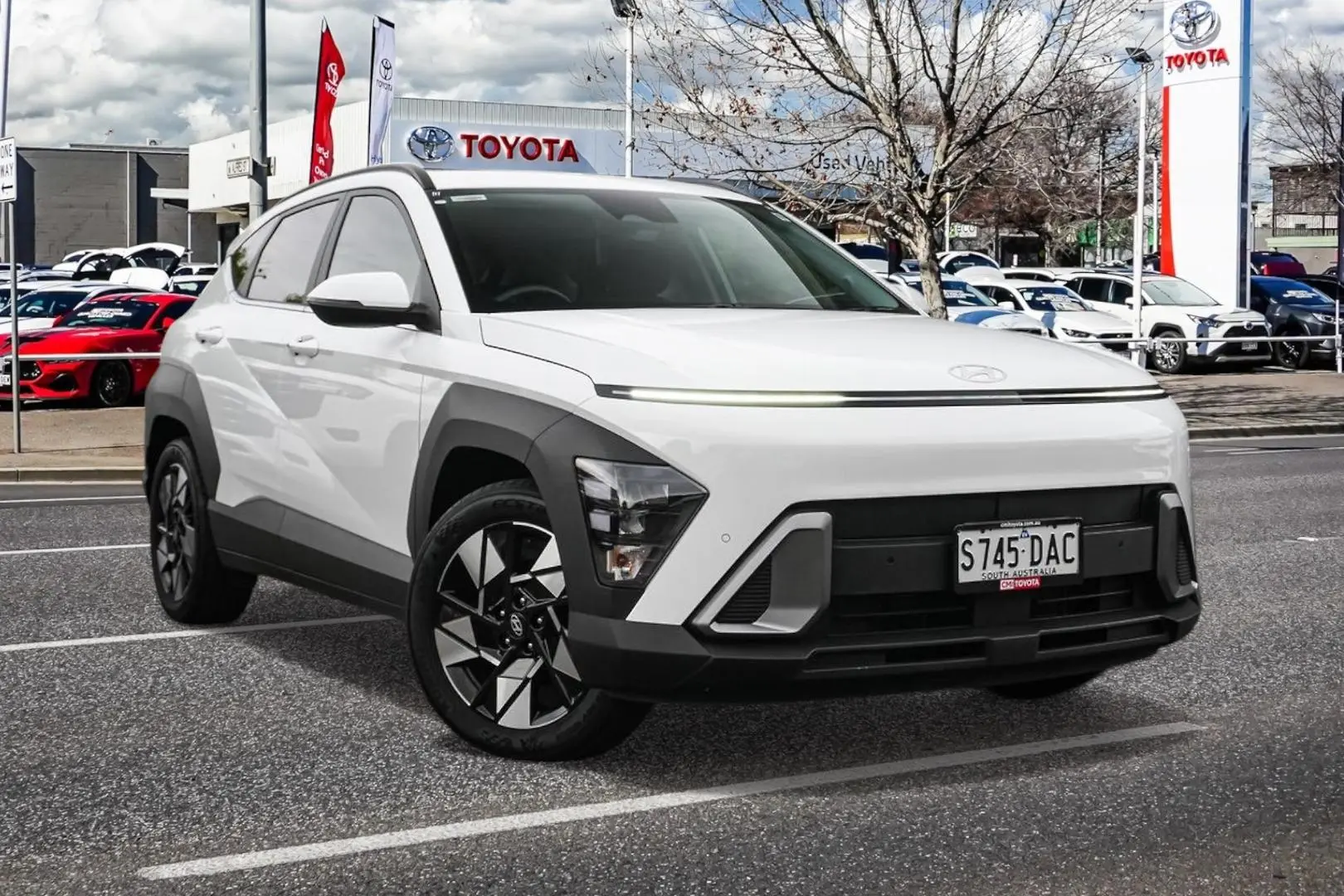 2024 Hyundai Kona Gallery Image 1