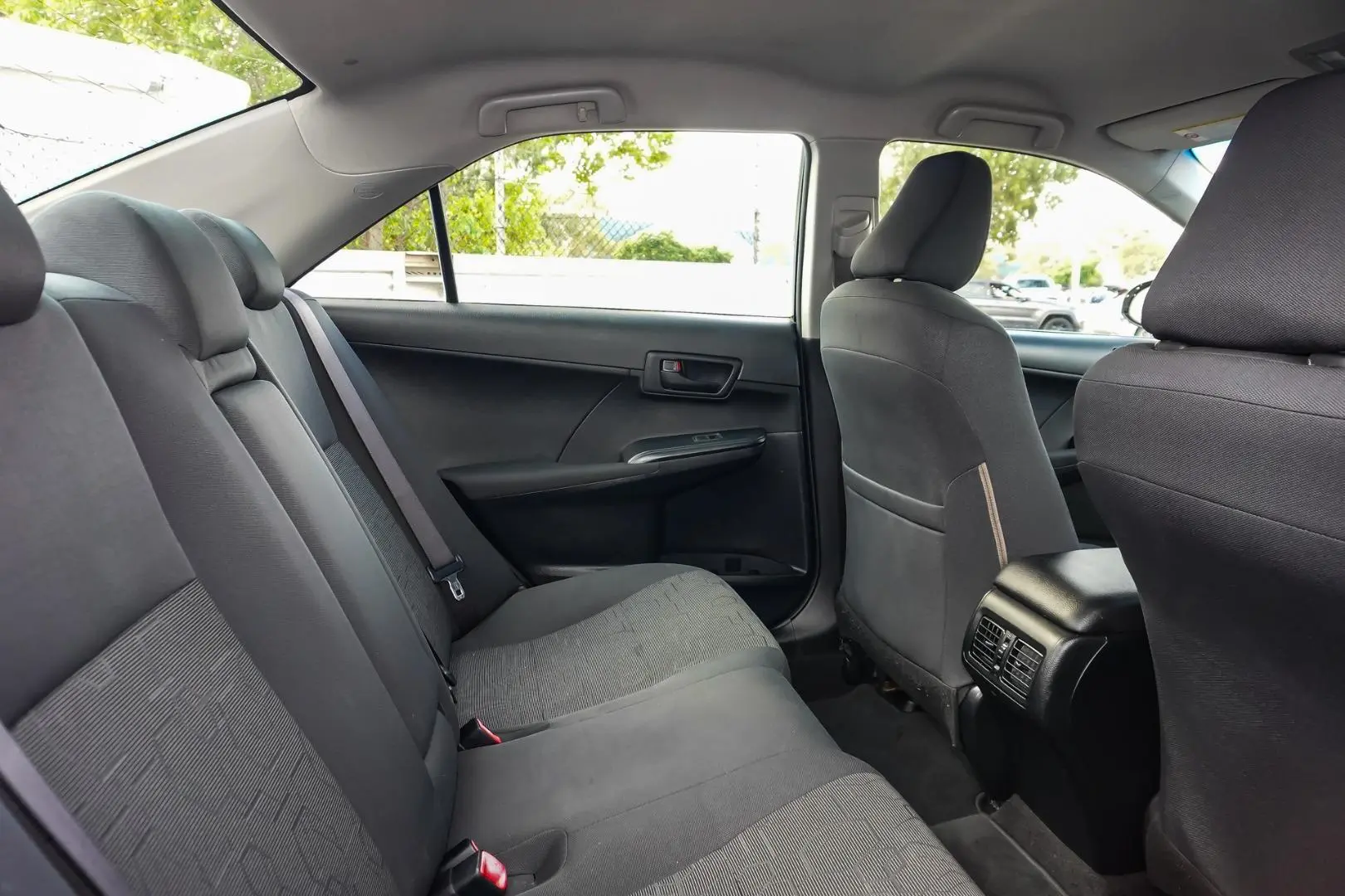 2013 Toyota Camry Gallery Image 8
