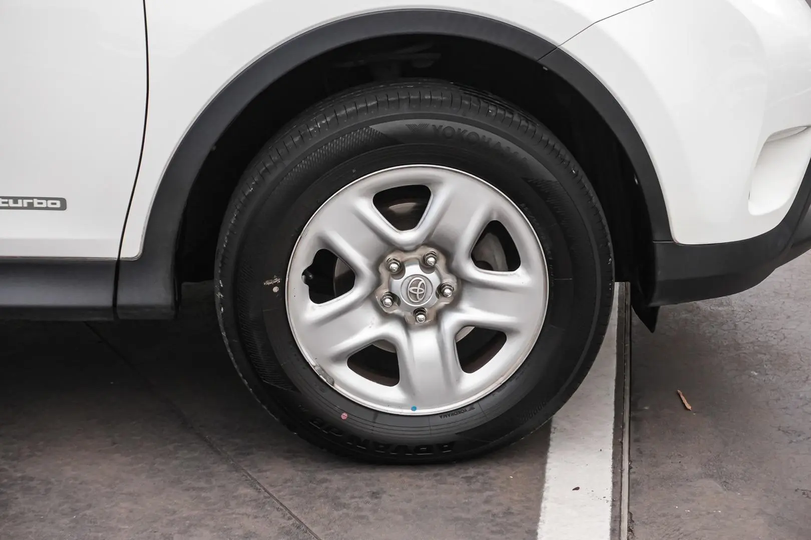 2013 Toyota RAV4 Gallery Image 13