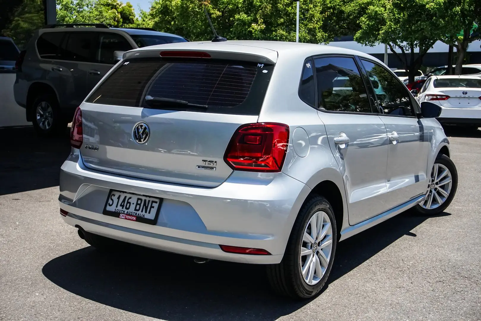 2016 Volkswagen Polo Gallery Image 2