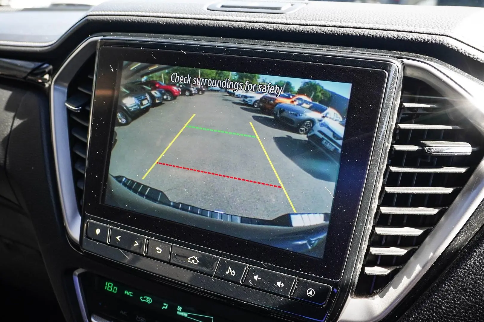 2021 Isuzu D-MAX Gallery Image 24