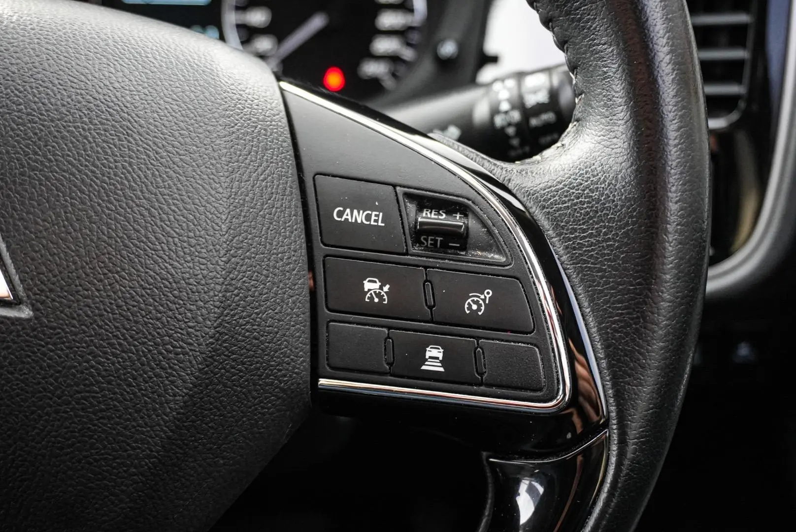 2020 Mitsubishi Outlander Gallery Image 20