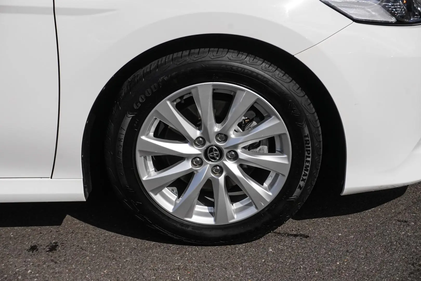 2019 Toyota Camry Gallery Image 12