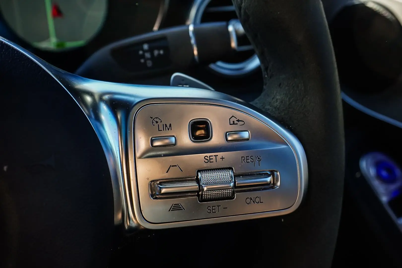 2022 Mercedes-Benz GLC-Class Gallery Image 24