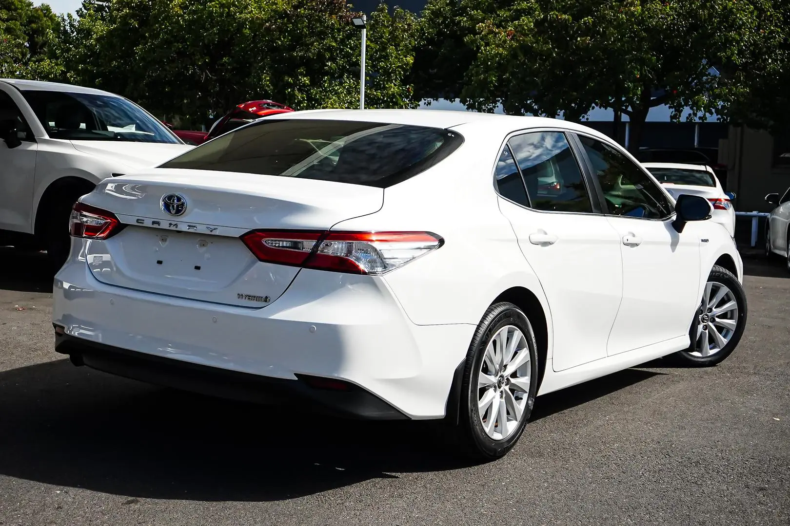 2019 Toyota Camry Gallery Image 3