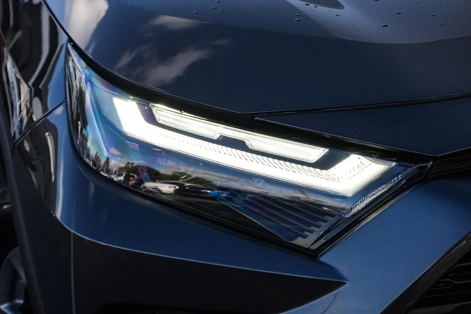 2025 Toyota RAV4 Gallery Image 7
