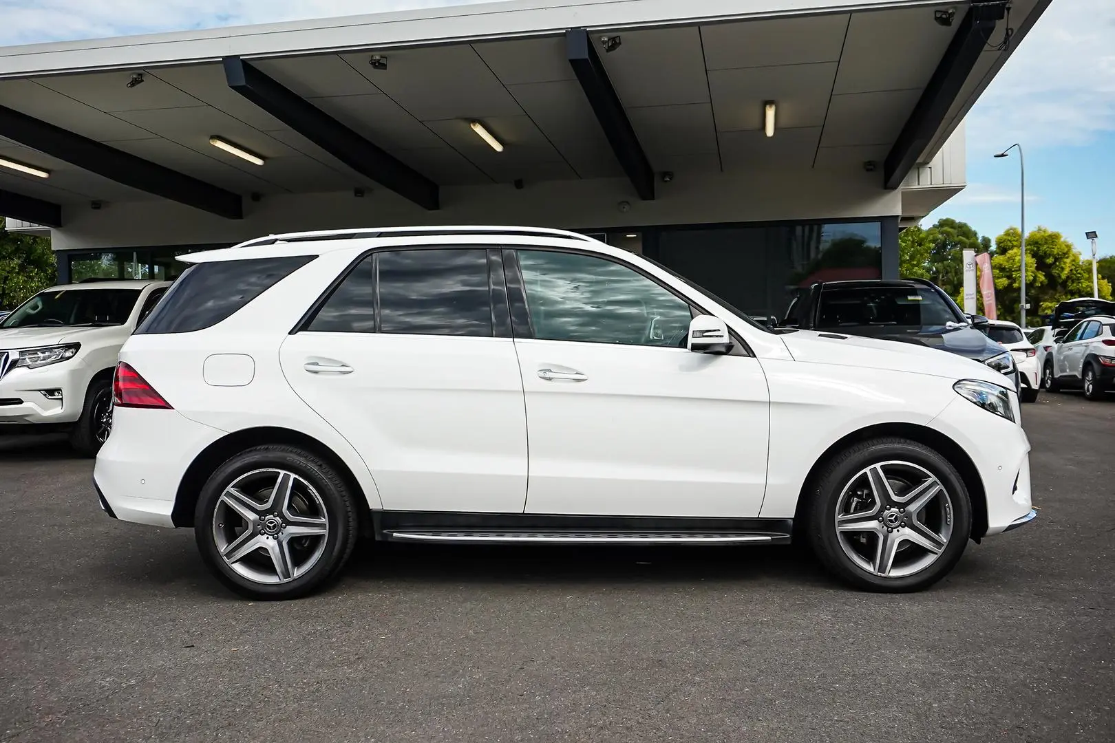 2017 Mercedes-Benz GLE-Class Gallery Image 4