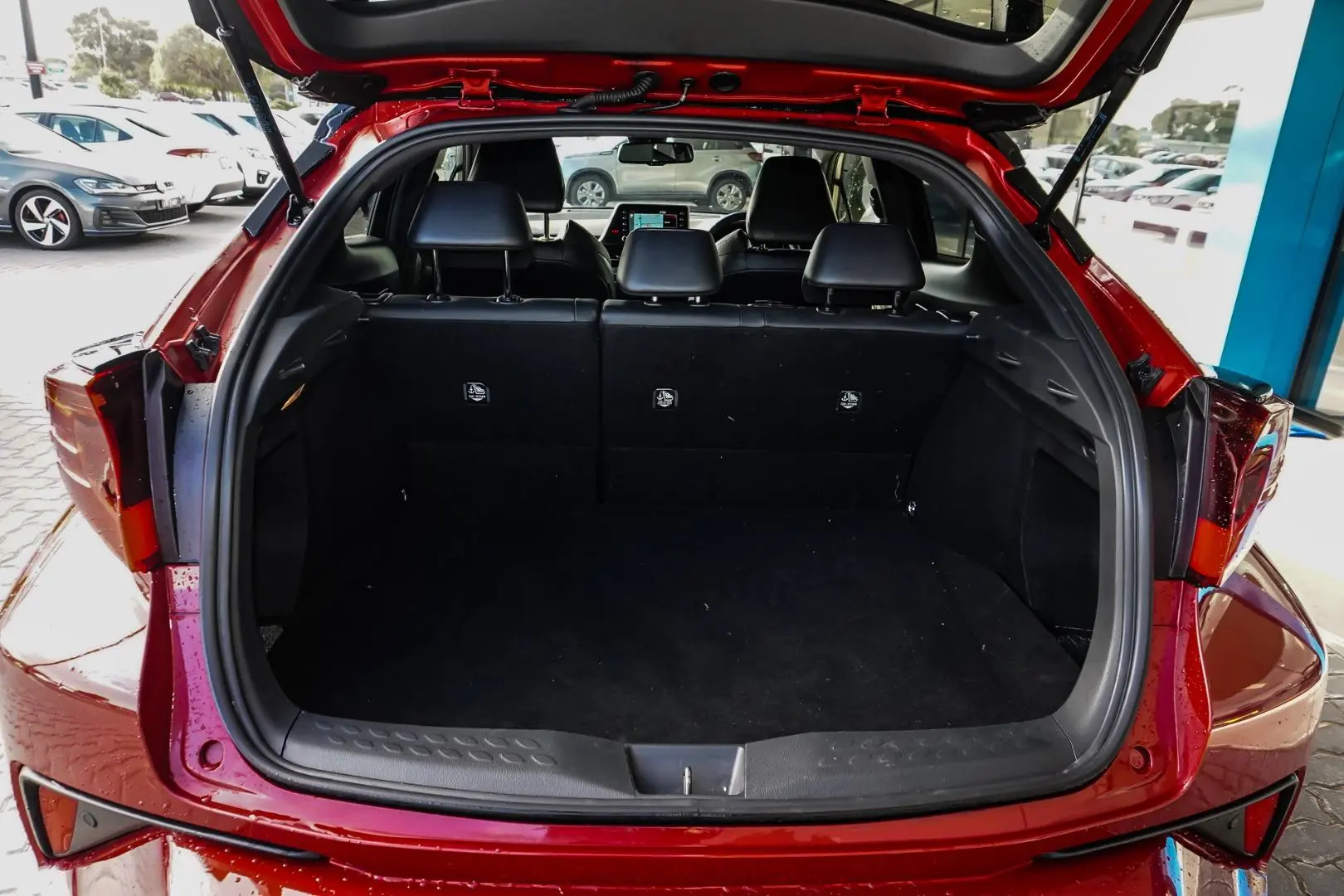 2020 Toyota C-HR Gallery Image 10