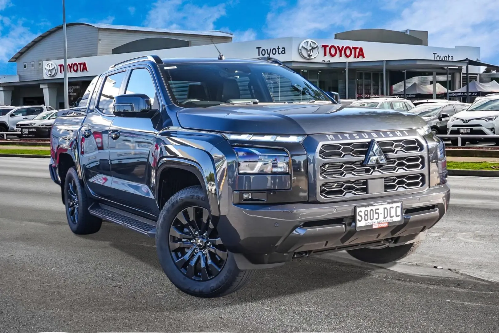 2024 Mitsubishi Triton Gallery Image 1