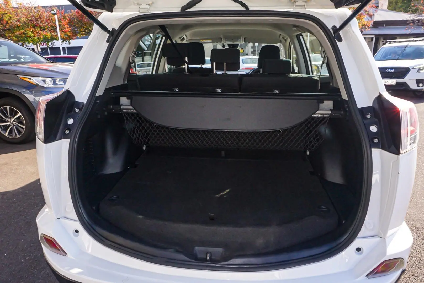 2018 Toyota RAV4 Gallery Image 11