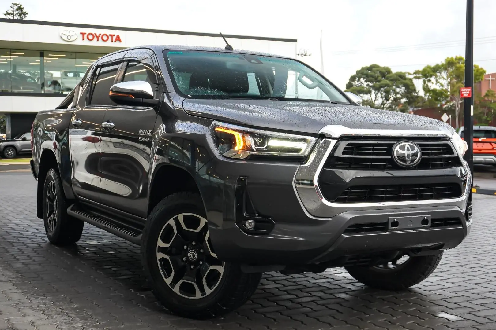 2021 Toyota Hilux Gallery Image 2