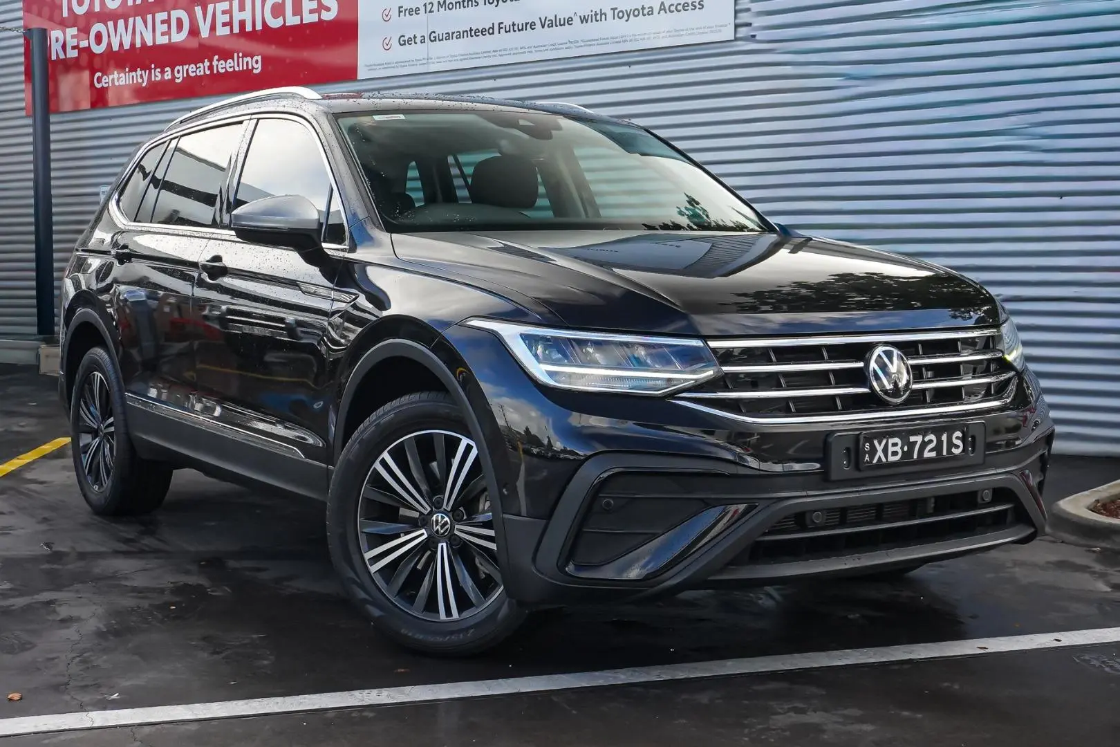2022 Volkswagen Tiguan Gallery Image 2