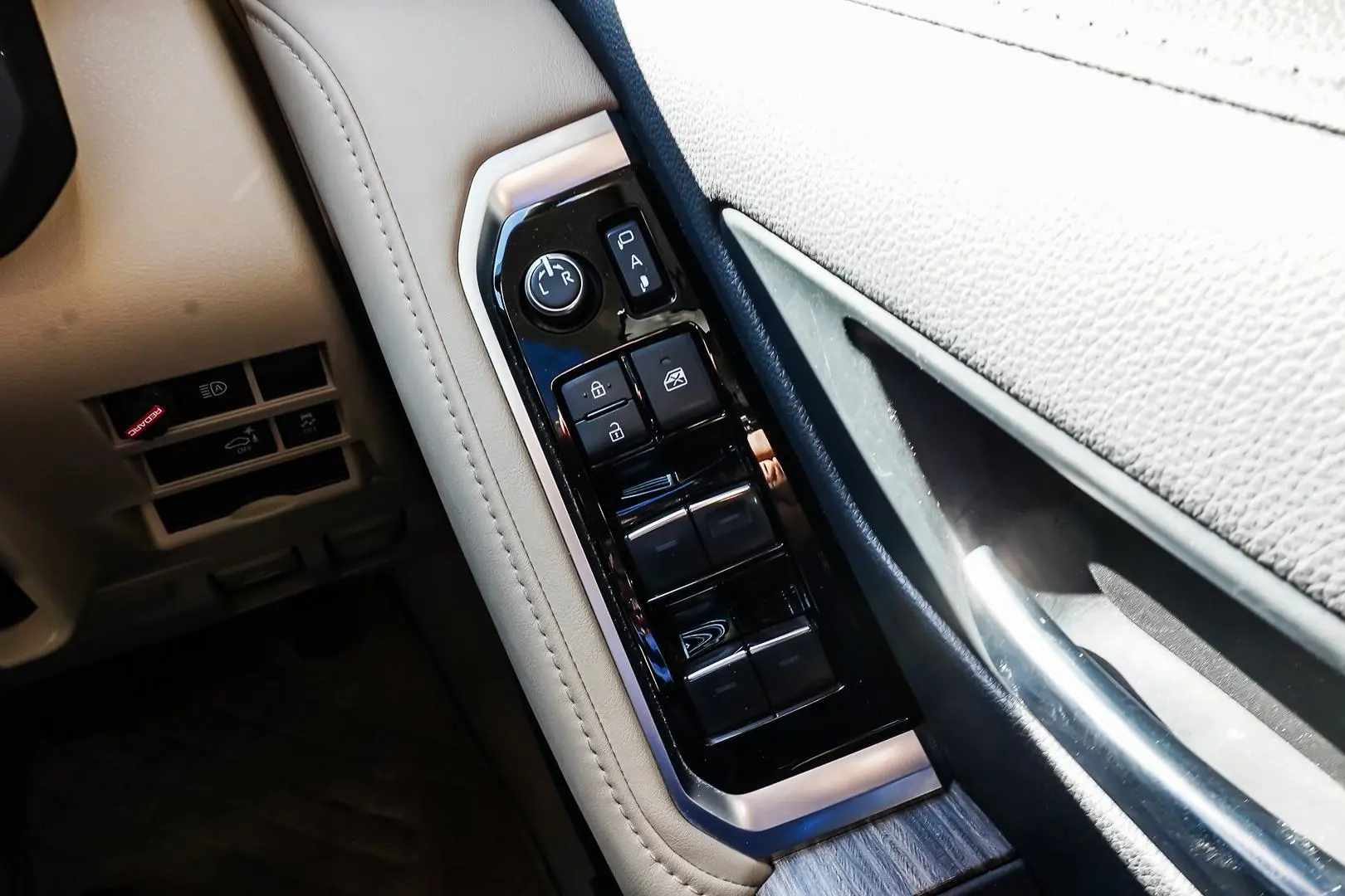 2022 Toyota Landcruiser Gallery Image 22