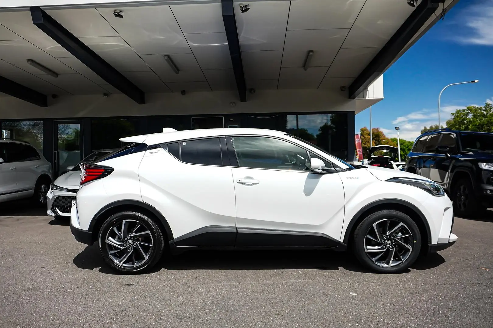 2023 Toyota C-HR Gallery Image 4
