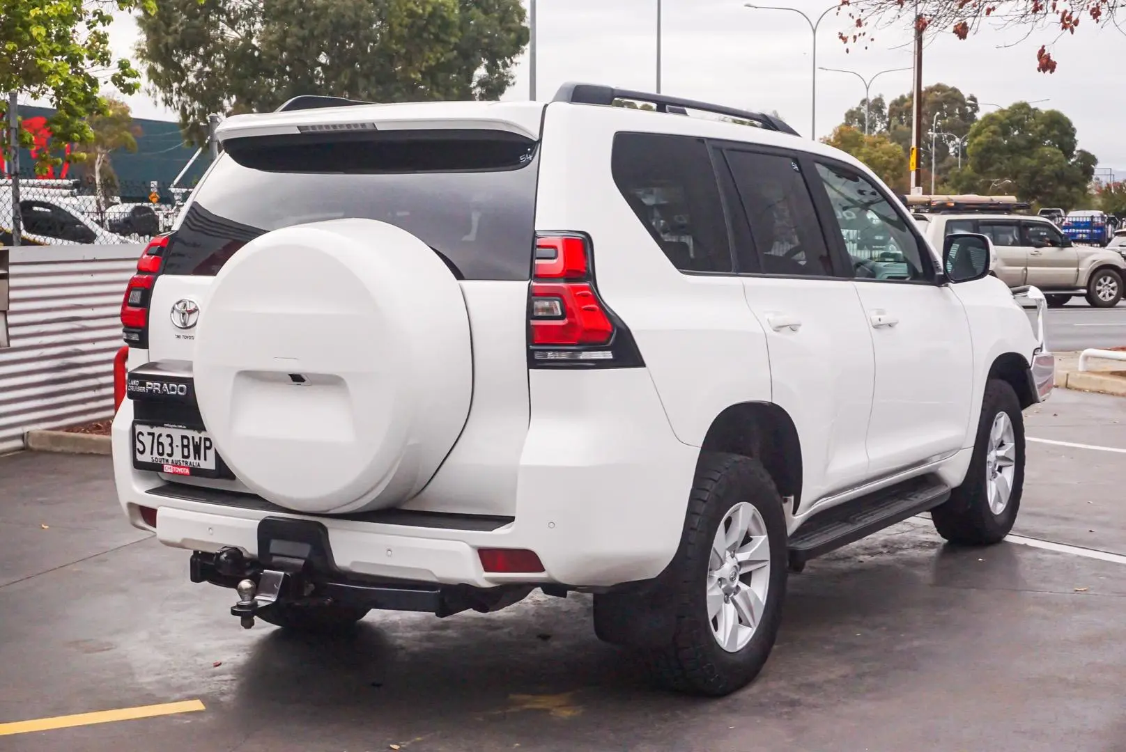 2018 Toyota Landcruiser Prado Gallery Image 2