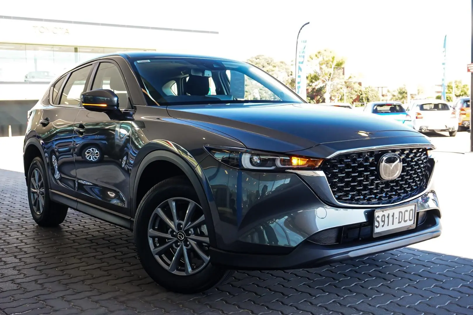 2024 Mazda CX-5 Gallery Image 2