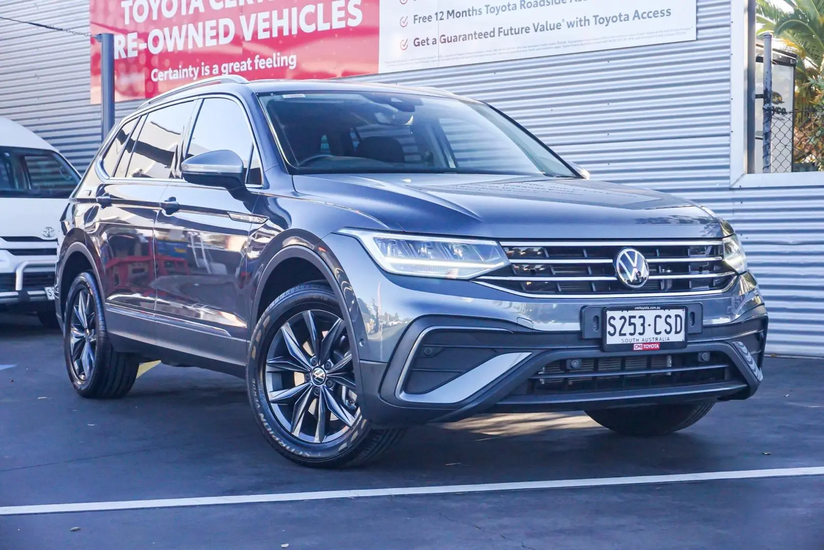 2022 Volkswagen Tiguan Gallery Image 1
