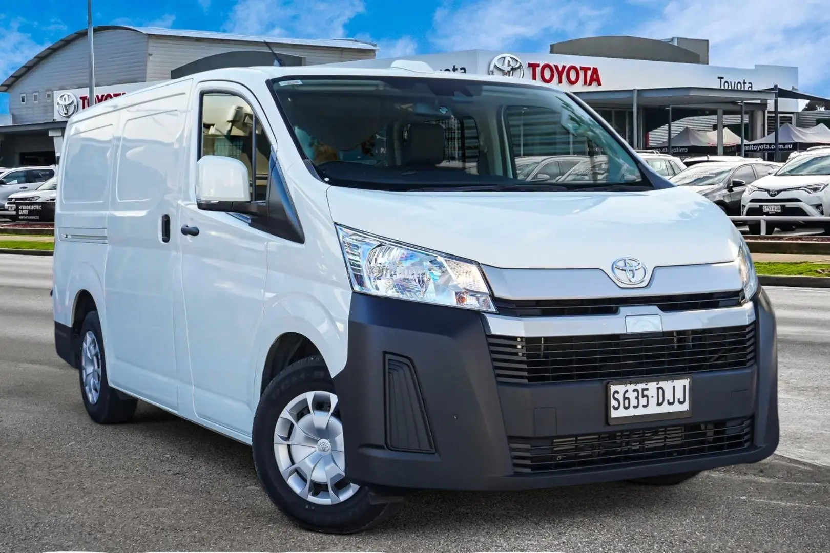 2022 Toyota Hiace Image