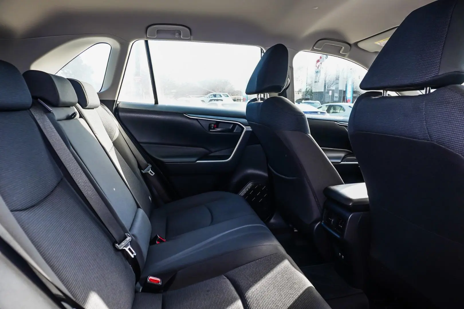 2022 Toyota RAV4 Gallery Image 8