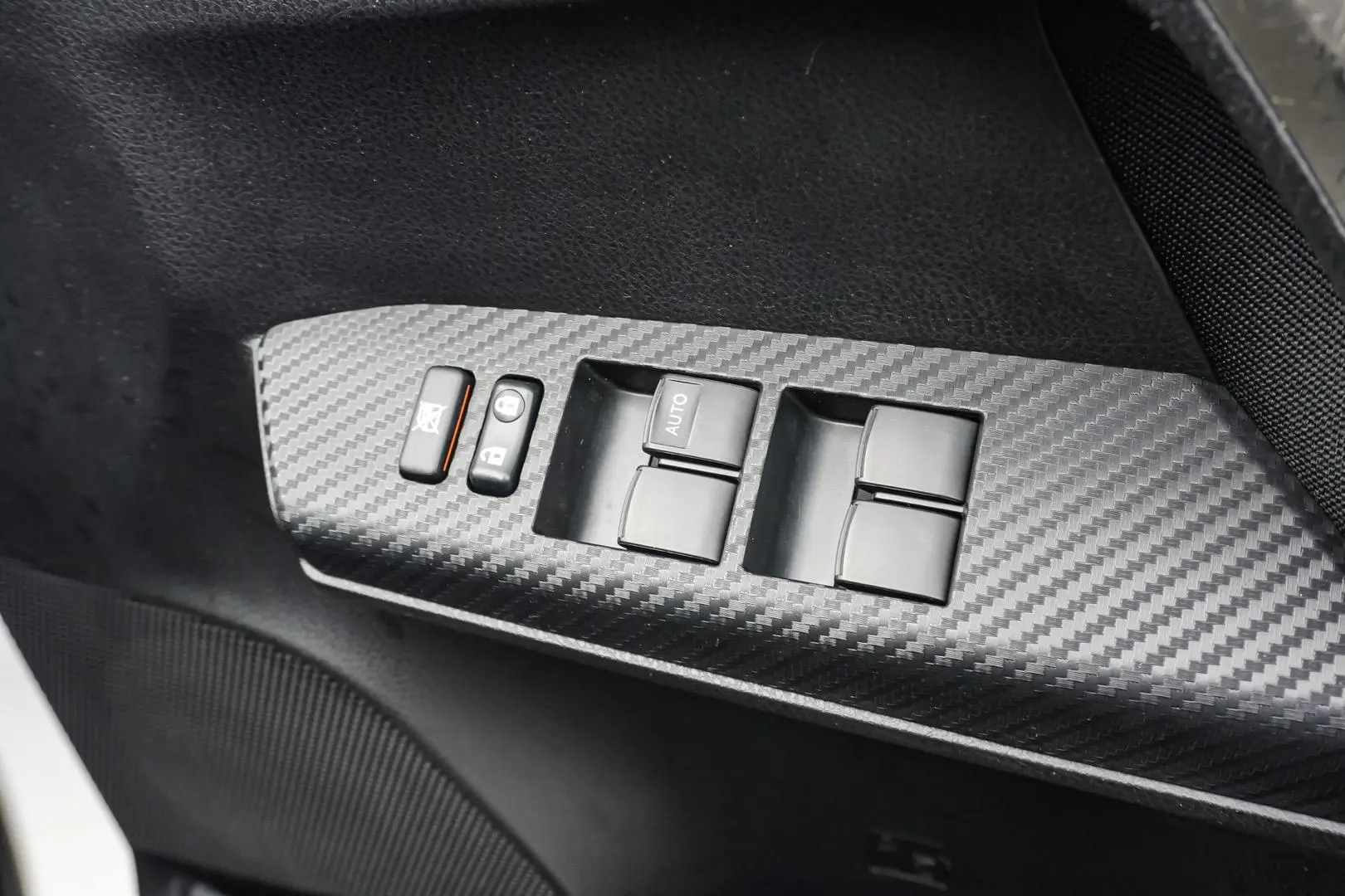 2013 Toyota RAV4 Gallery Image 16
