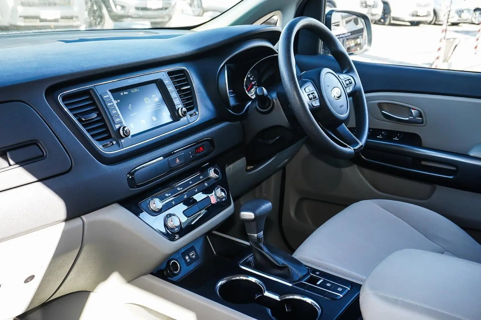 2020 Kia Carnival Gallery Image 10