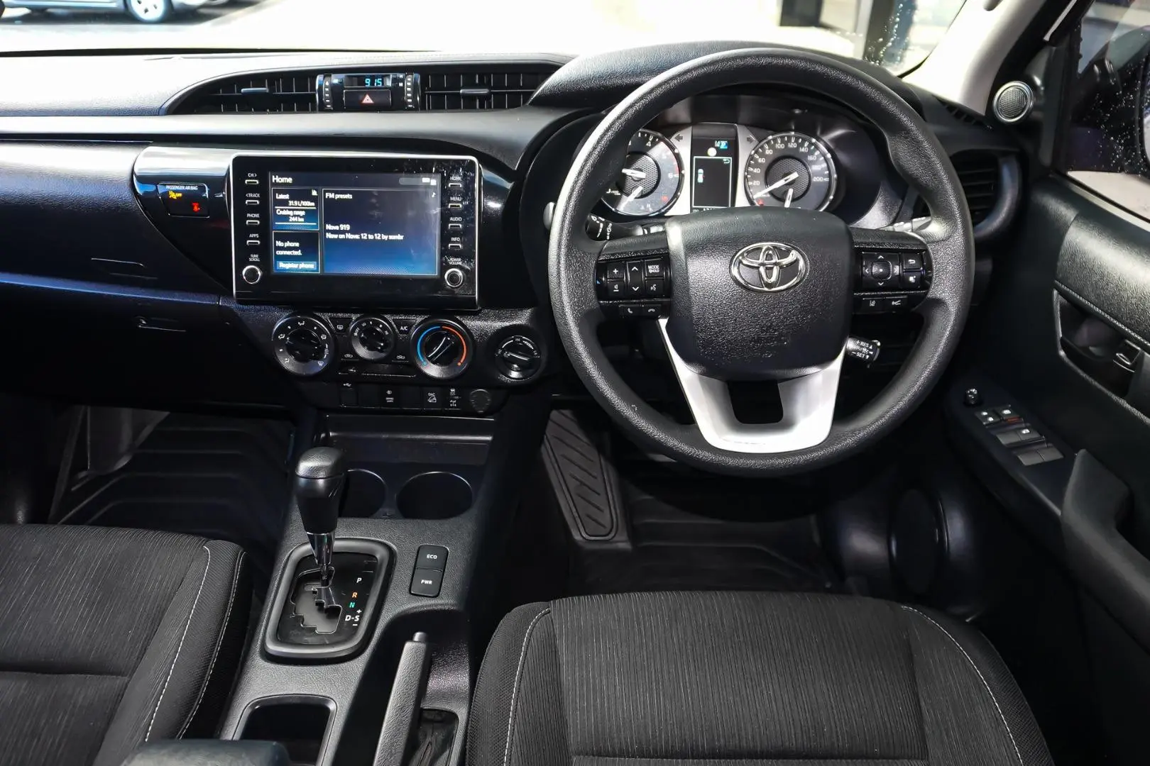 2023 Toyota Hilux Gallery Image 9