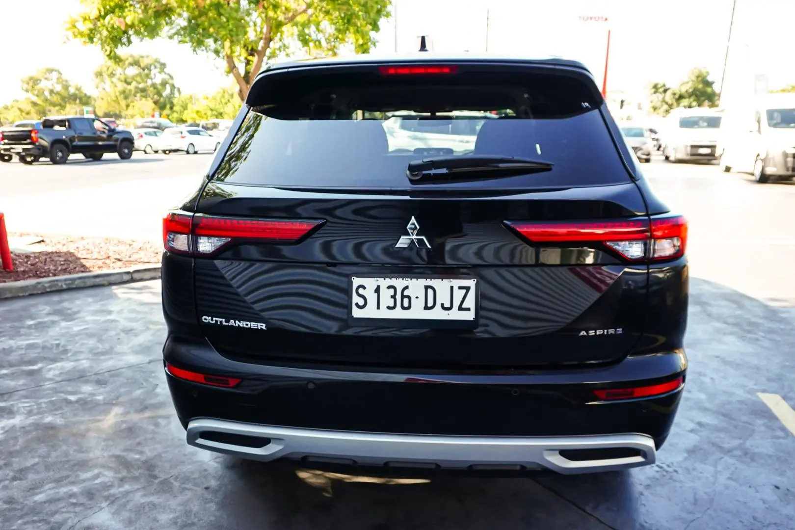 2024 Mitsubishi Outlander Gallery Image 6