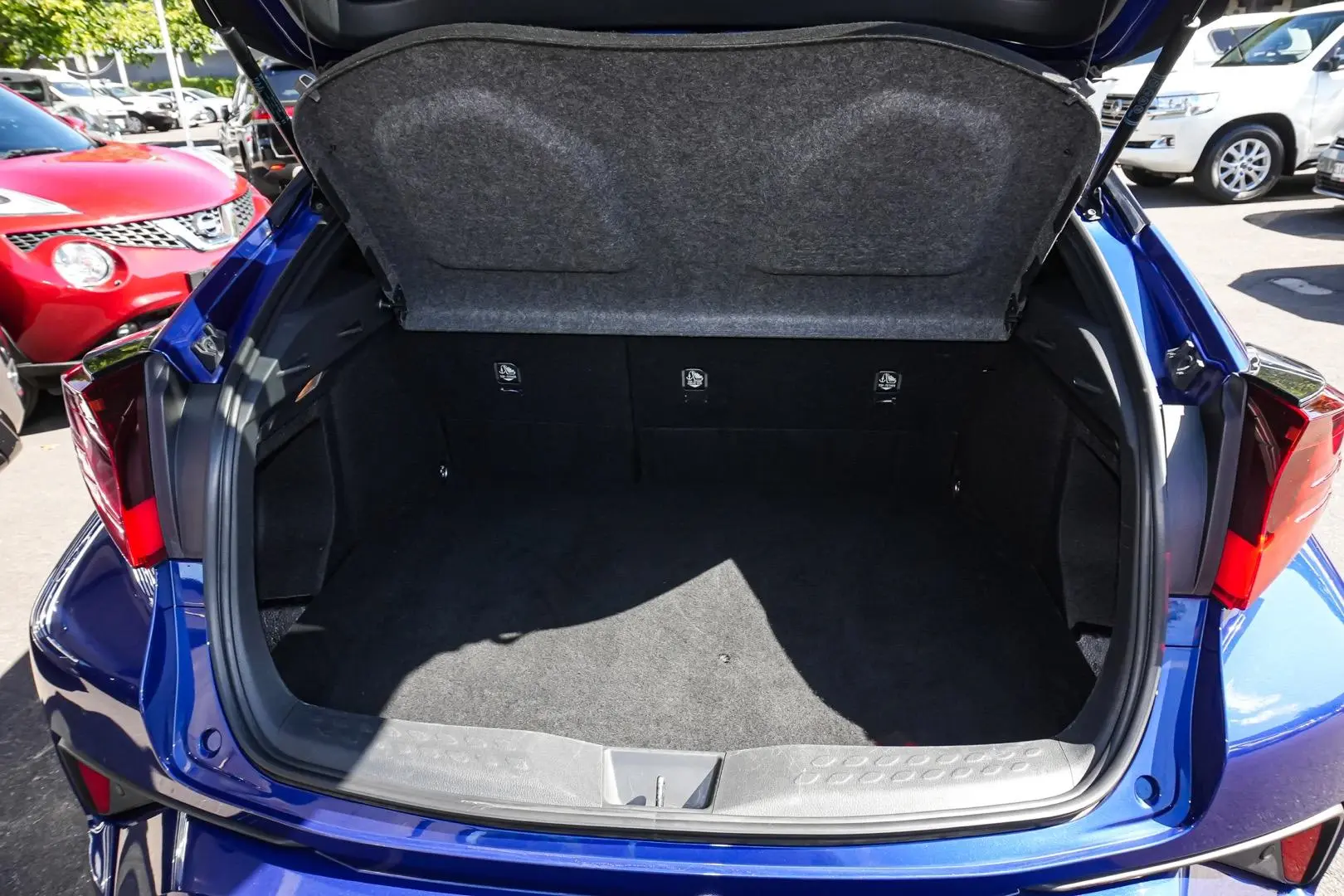 2023 Toyota C-HR Gallery Image 11