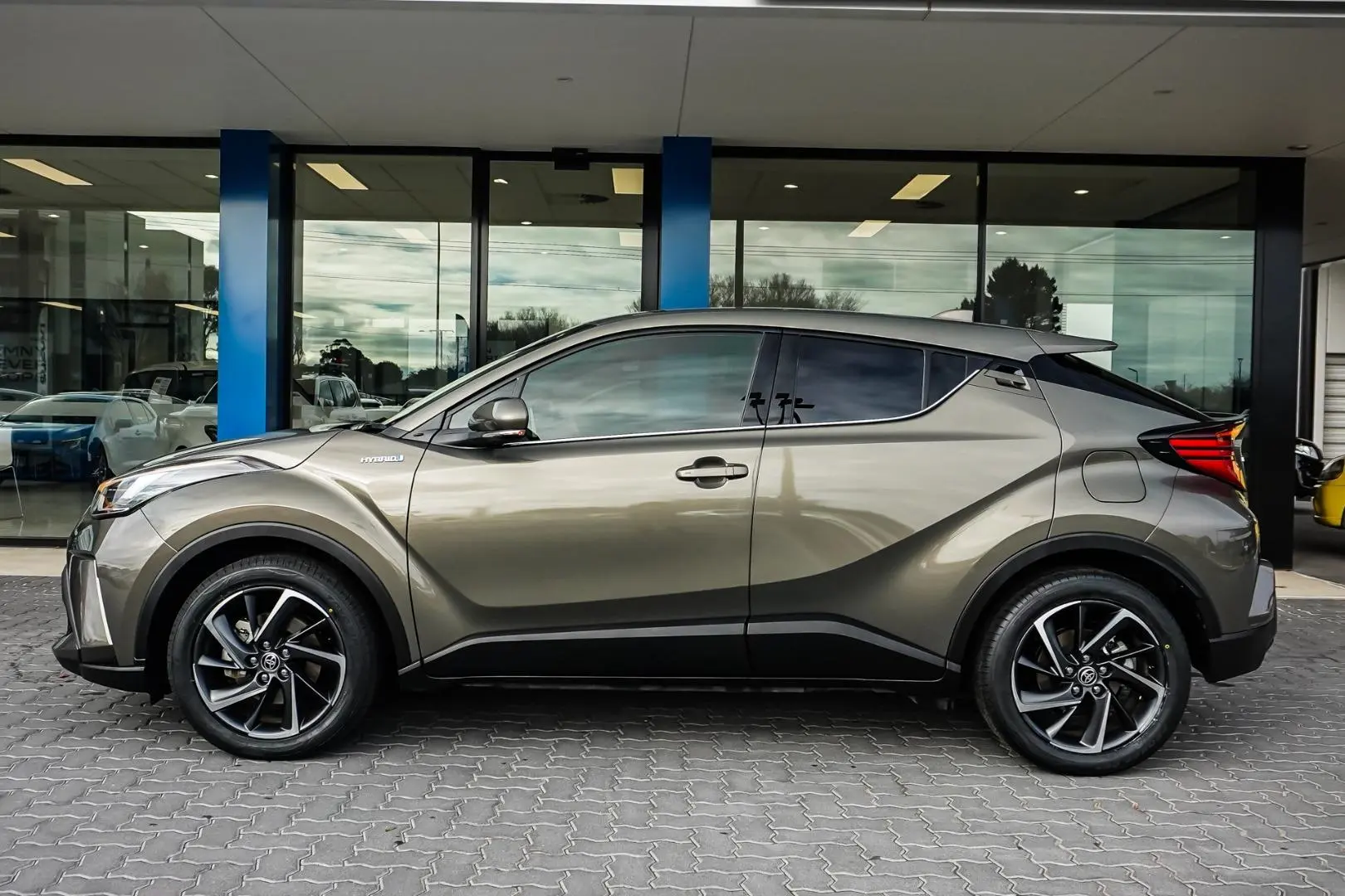 2021 Toyota C-HR Gallery Image 3
