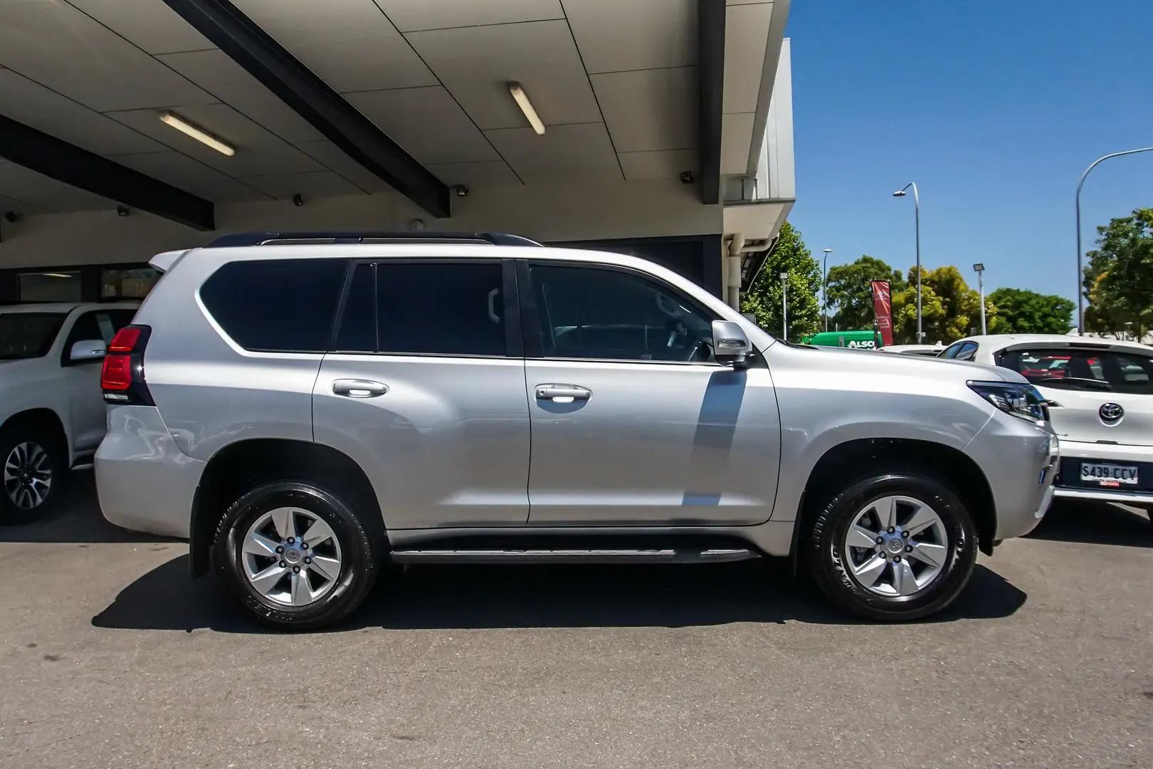 2023 Toyota Landcruiser Prado Gallery Image 3