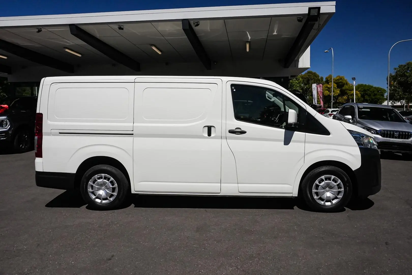 2020 Toyota Hiace Gallery Image 4