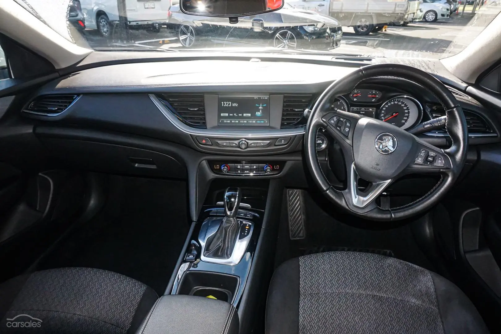 2018 Holden Commodore Image 9