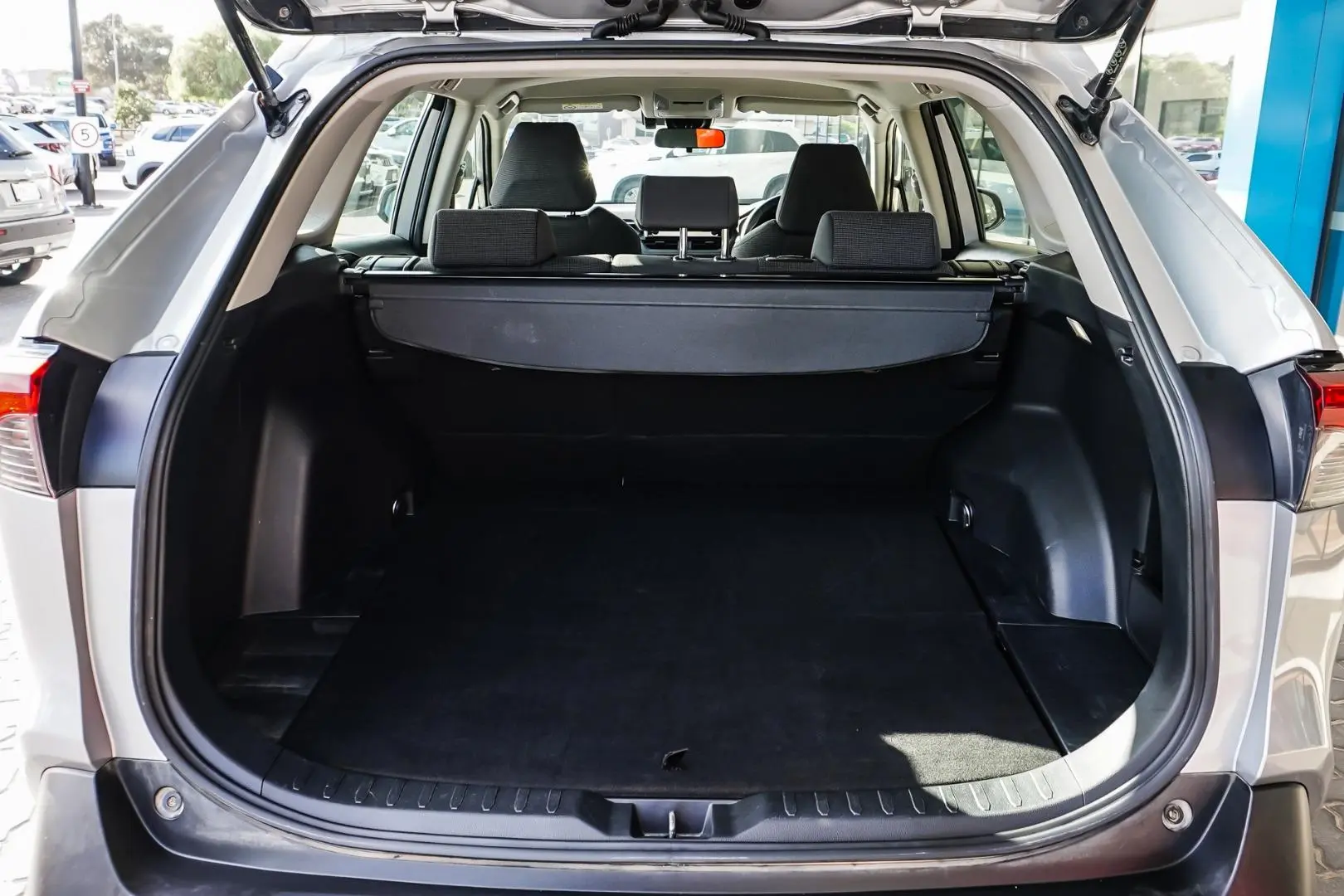 2022 Toyota RAV4 Gallery Image 9
