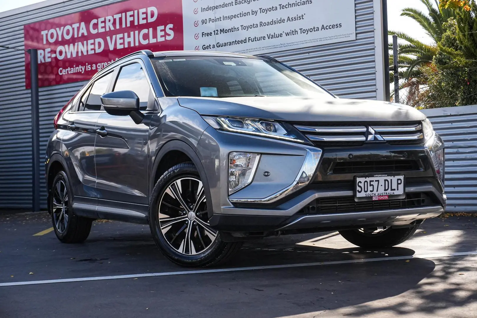 2019 Mitsubishi Eclipse Cross Gallery Image 2